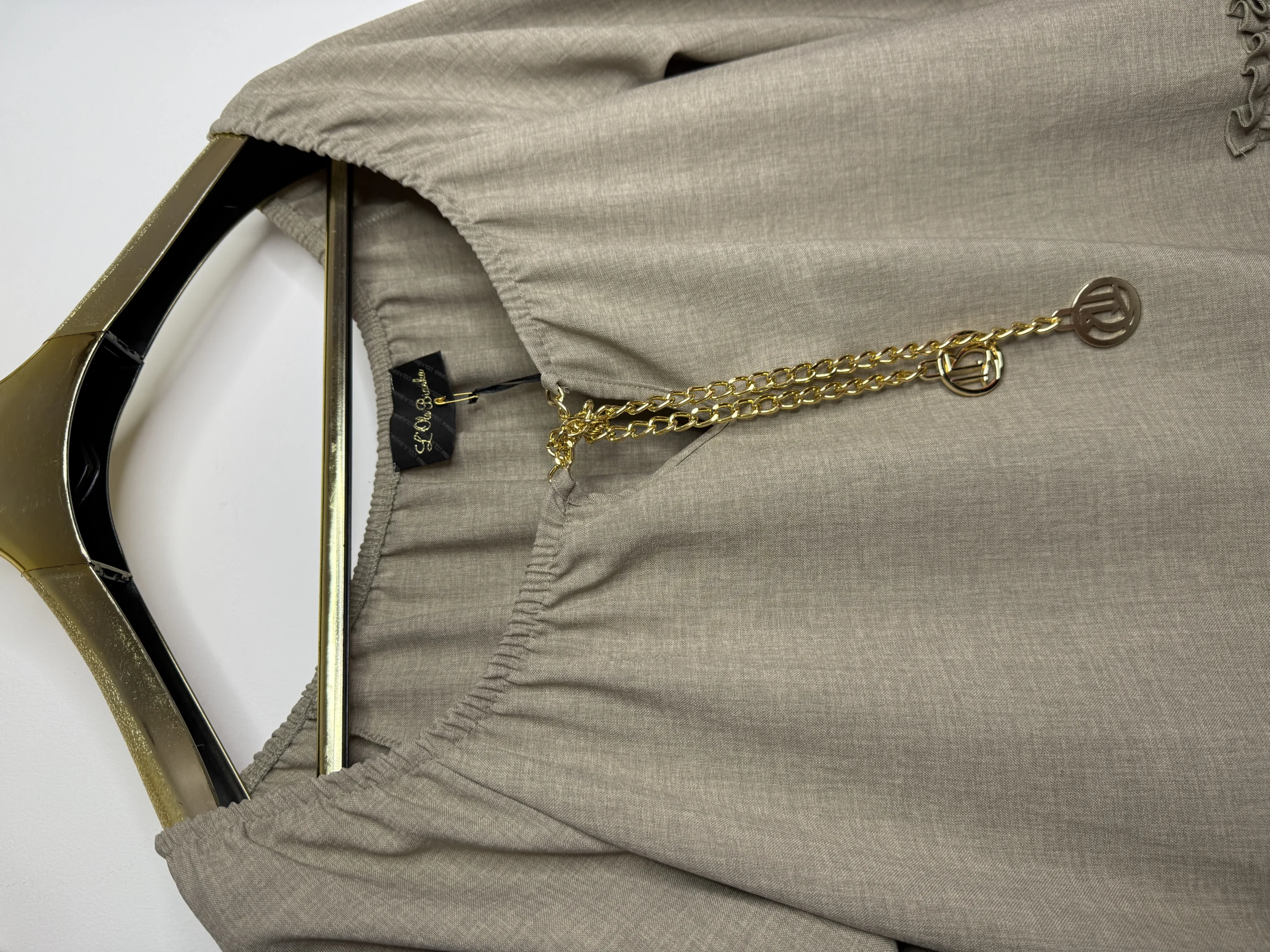 Sukienka Lola Bianka beżowa z paskiem - obrazek 9