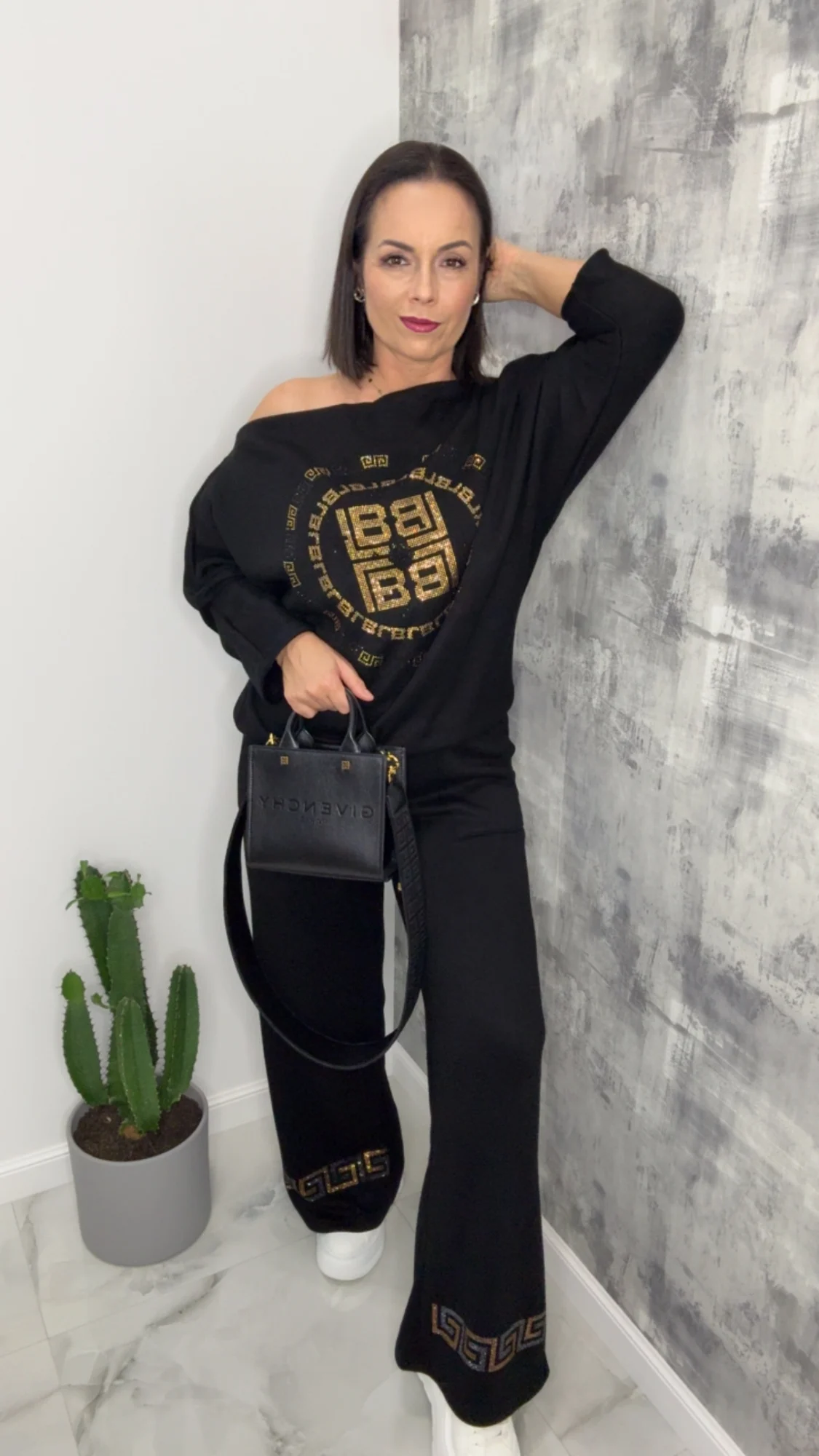 Dres Lola Bianka czarny dzianinowy - obrazek 4