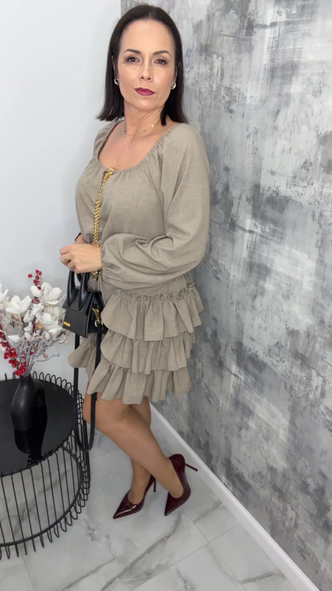 Sukienka Lola Bianka beżowa z paskiem - obrazek 3